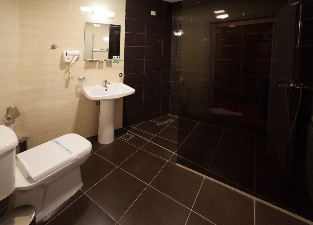 Hotel Lebed Охрид Экстерьер фото